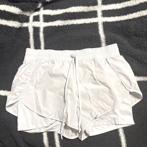 90 degree by reflex White Active shorts with builtin liner and pockets in size L